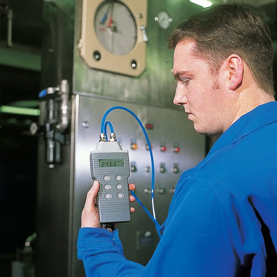 Comark C9503/IS Pressure Meter 0 to ± 350mbar, 5 PSI